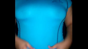 Nena En Ropa Deportiva Termina Mojada