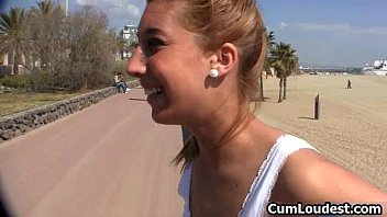 Hot Babe Gets Her Pussy Fingered