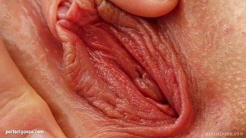 Nelly Masturbating With Fingers On Give Me Pink