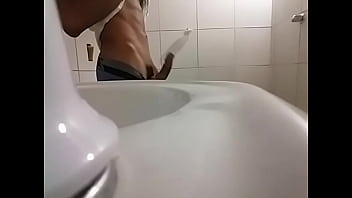 Batendo Uma No Banheiro - teen, brazilian, guy, boy, brasileiro, soloboy, novinho - Video 4912845
