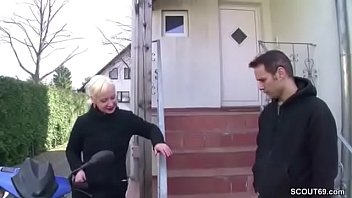 Extrem Schlankes Teeny Girl Bekommt Einen Fick Von Ihm