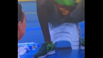 Mexican Can_t Resist To Black Bulge / Jugador No Se Resiste A Mirar Un Bulto