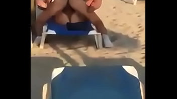 Pillados Tirando En Playa