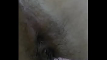 Esfregando O Pau Na Novinha