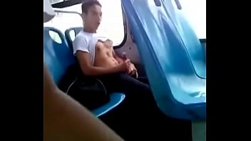 VID-20161226-WA0015 - Gay-punheta-publico-transporte