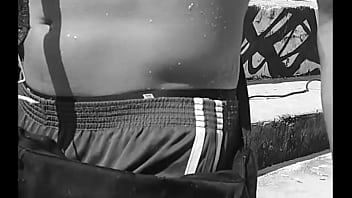 Novinho Pauzudo De Short Na Rua