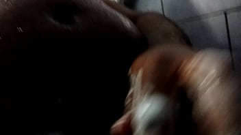 Punheta No Banho - sex, fat, gay, no, gozada, banho, punheta, chubb, gordo, banheiro - Video 4919271