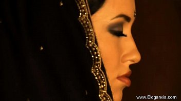 Brunette Bollywood Dancer Babe - Girls-teasing-softcore-erotic-india-striptease-brunettes-dancer-nudes