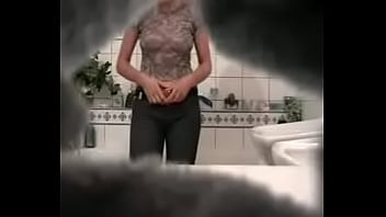 I Saw This Hottie Giving Live Shows - porn, teen, homemade, bathroom, shower, girlfriend, spy, cam, hidden - Video 4914492