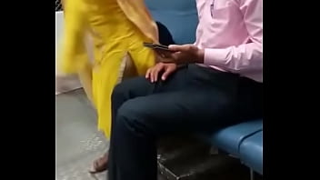 Indian Mumbai Local Train Girl Kissed Her Boyfriend