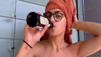 Mia Khalifa Tomando Banho Ao Vivo #cdg