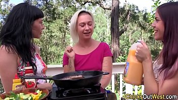 Lesbian Aussie Threeway