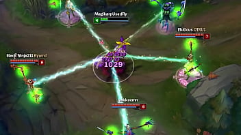 Espantalho é Encontrado Morto Após Tentar Chupar O Proprio Pau