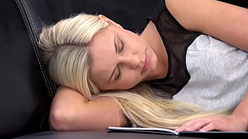 Dido Angel Piss Drinking With Her Lesbian Friend Eva Berger