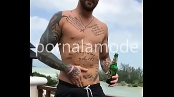 Lutador Rob Gaine Mostrando O Pau