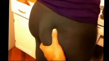 Nalgas En Mallas Manoseadas