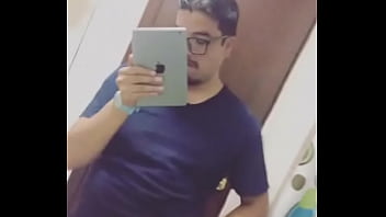 Tocándome el pito... me gusta que me vean...