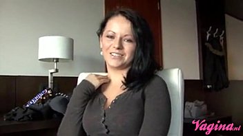 Dutch Brunette Gets Creampied, Nederlands Sletje Word Volgespoten Door Handyman