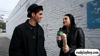 Tall Guy Convinced To Toy Fucks Girl' Pussy For Cash