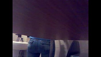 Espiando En El Baño 4