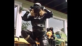 Roxinaretrorubbergurl100604xl