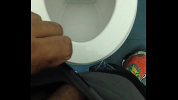 Tirando Pau Duro Da Cueca