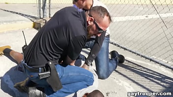 Shoplifting Thug Gets Fucked In The Ass By Police