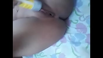 Putinha Com O Desodorante