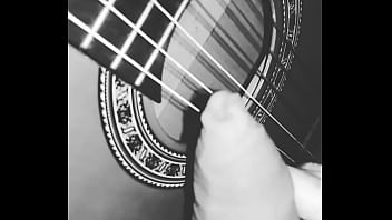 How To Play The Guitsr