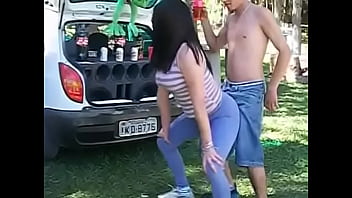 Gostosa Deixando Amigo Louco De Tesão - Full Video