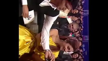 _disha Patani Massive Cleavage_