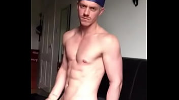 Loiro Gostoso Na Punheta