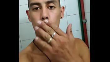 Luis Diaz Mostrando Su Cuerpo