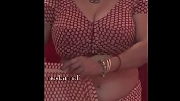 Big Boobs Aunty Wearing Saree