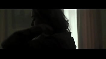 Freya Mavor Dame Dans Auto Avec Des Lunettes Fusil - Celebrity-softcore