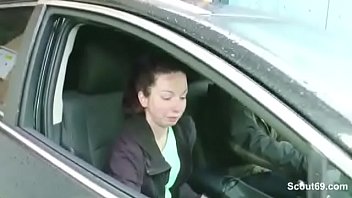 Junge Anhalterin Bedankt Sich Bei Ihm Mit Einem Fick