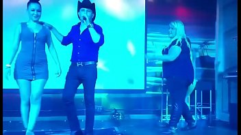 Esta Mami Enseňa Toda Su Tanguita Sexy