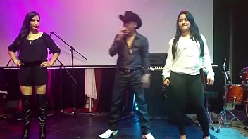 A La Morenita Sele Miro Lo Negrito Sexy 222