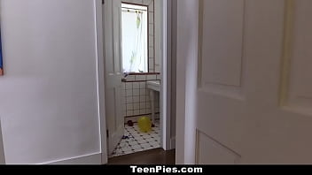 Teenpies - Cutie (penelope Reed) Creampied After Party