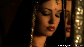 Beautiful Indian Seduce And Dance - Girls-teasing-softcore-erotic-india-striptease-brunettes-dancer-nudes