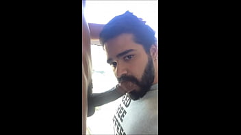 Barbudo Chupando A Pica Do Negão -