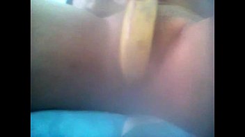 Mi Puta Masturbándose Con Un Platano