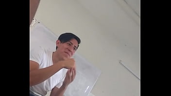 Joven Amateur Le Entra Toda