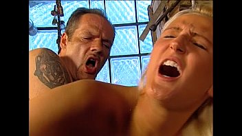 In Der Werkstatt Von Kundin Geblasen _ Sie Dann Gefickt - Ihre Tiiten Waren So Dick