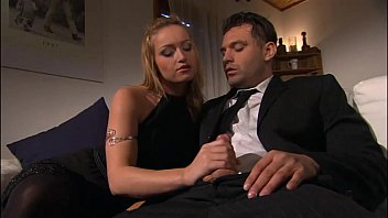 She' So Sexy When She Moves Her Ass!