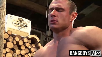 Hunk Farm Dudes Couldnt Resist Fucking In The Barn