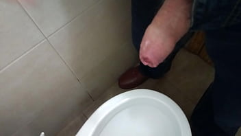 Otra Pajilla En Baño Publico