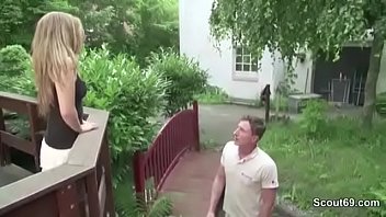 Kleines Schlankes Teen Vom Vermieter Wegen Schulden Gefickt