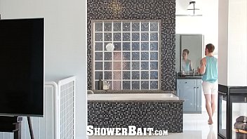 Showerbait - Straight Guy Gets Turned Out In The Shower