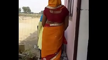 Dancing Aunty Navel Exposing